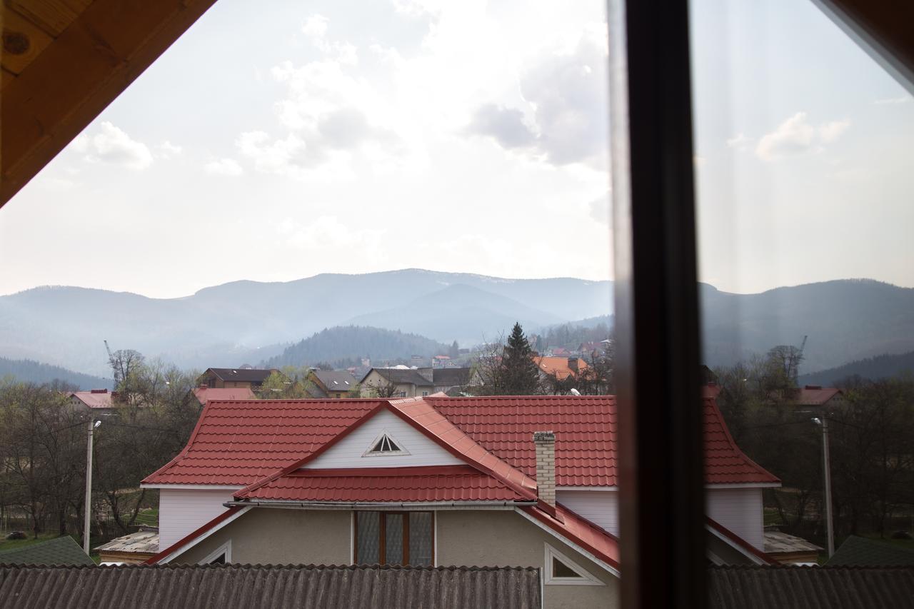 Happy Hotel Yaremche Exterior photo