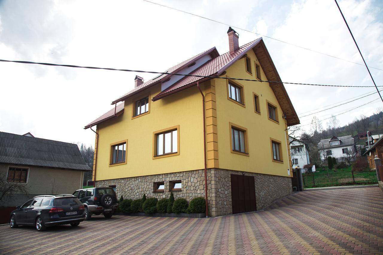 Happy Hotel Yaremche Exterior photo